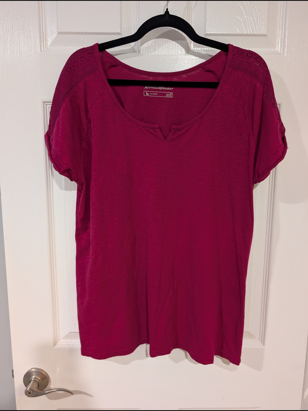 Eddie Bauer Berry Short Sleeve Scoop/Split Neck Top in Size XL